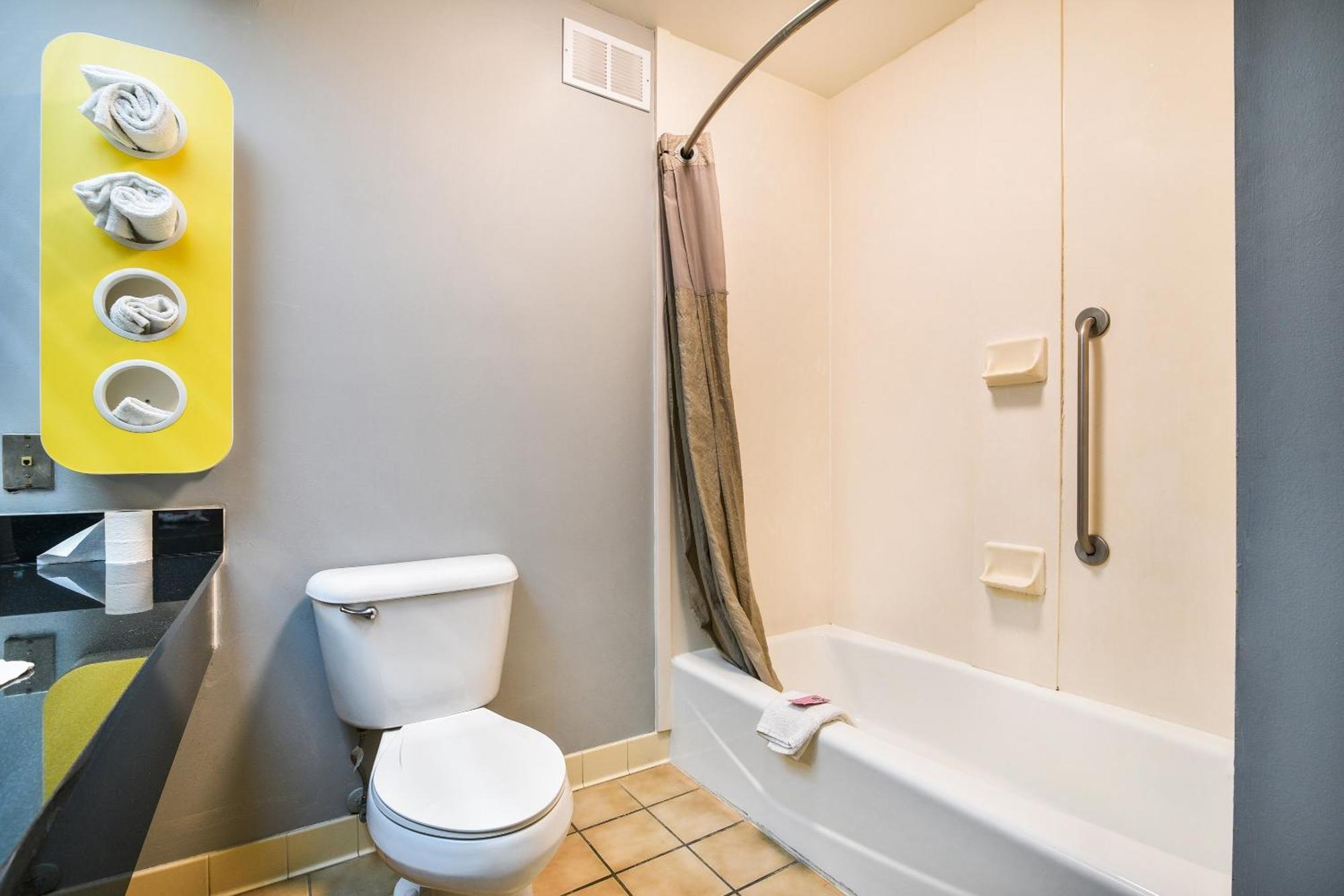 Oyo Townhouse Near Little Rock Air Force Base 2*