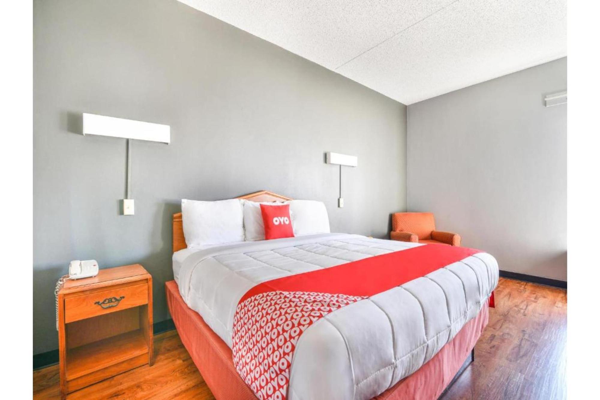 Oyo Townhouse Near Little Rock Air Force Base